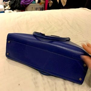 Sac à main kate spade payé 400$ presque neuve.